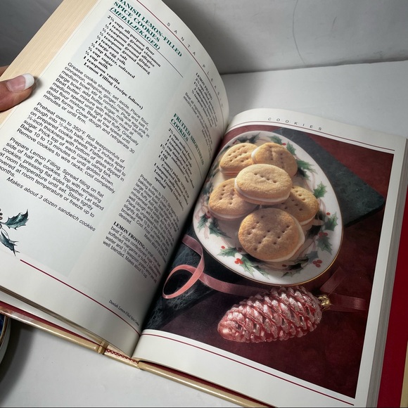 Treasury of Christmas cookbook- hardcover - Picture 4 of 12
